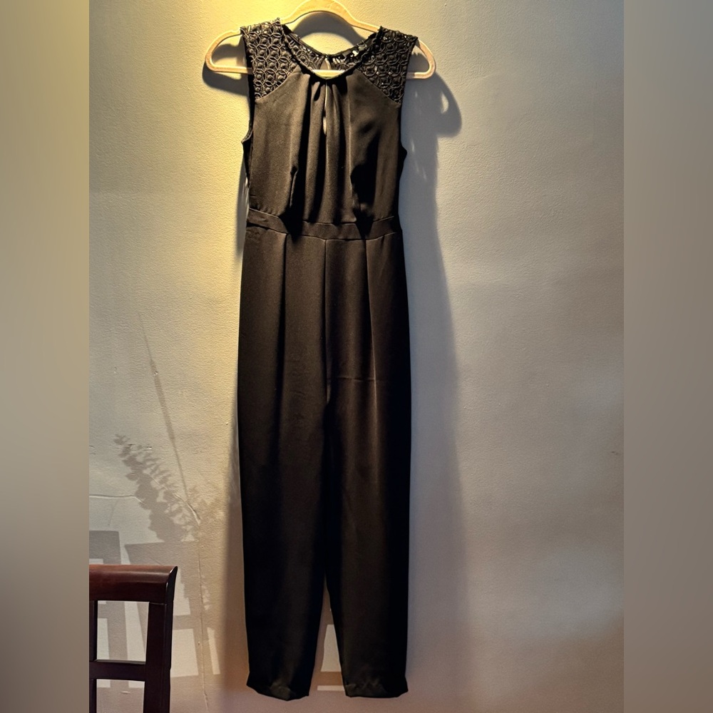 19 Cooper NWT Sleek Black Sleeveless Jumpsuit with Straight-Leg Silhouette